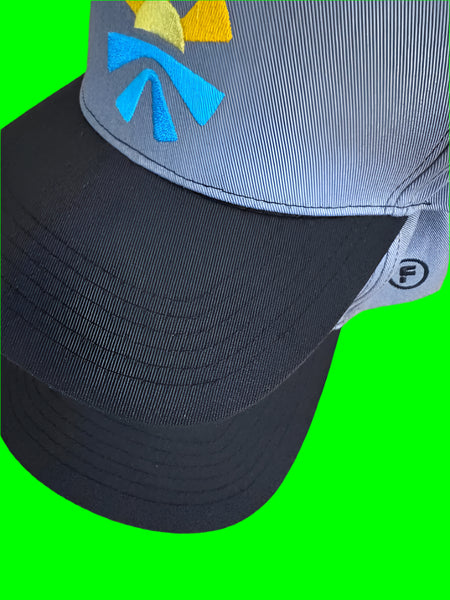 Detail: Close-up embroidered Freshy logo on water-resistant baseball cap
